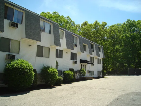 187 Hatton St APT 2, East Providence, RI 02914