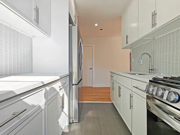 52-02 39th Avenue image 3 of 8