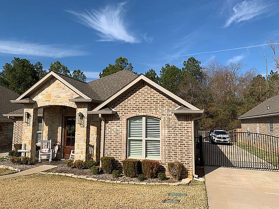 2nd image of 3401 Summer Hill Cir