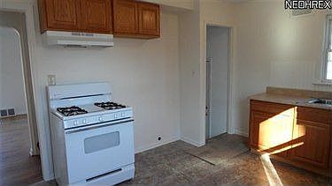 3rd image of 29142 Fuller Ave