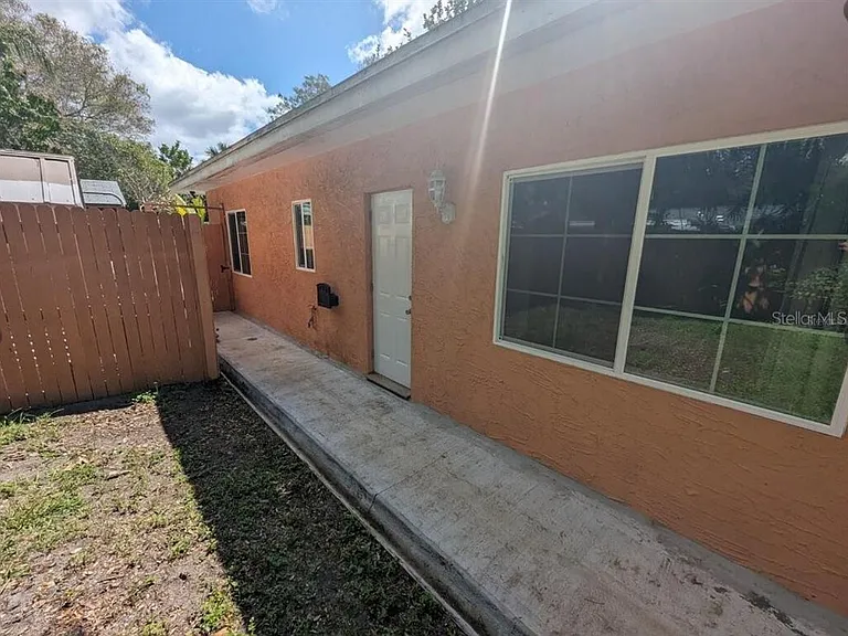 1602 Amberlea Dr S — Photo 10