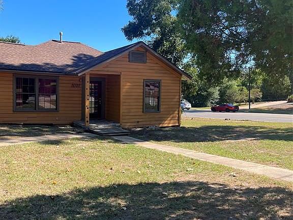2nd image of 1021 Oak Dr