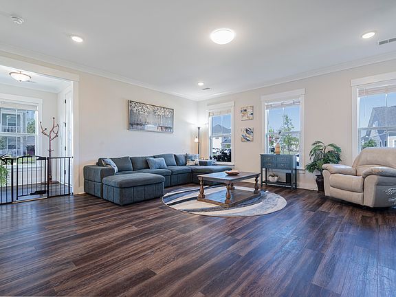 5th image of 100 Wheelwright St