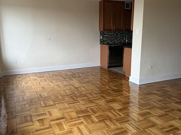 5th image of 3-77-31 Parsons Blvd #3