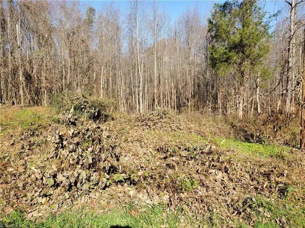 9B & 10B Faylyn Dr, Pfafftown, NC 27040