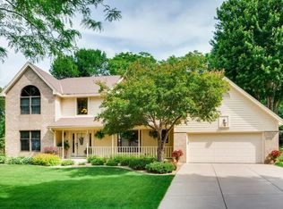 2279 Field Stone Dr, Mendota Heights, MN 55120