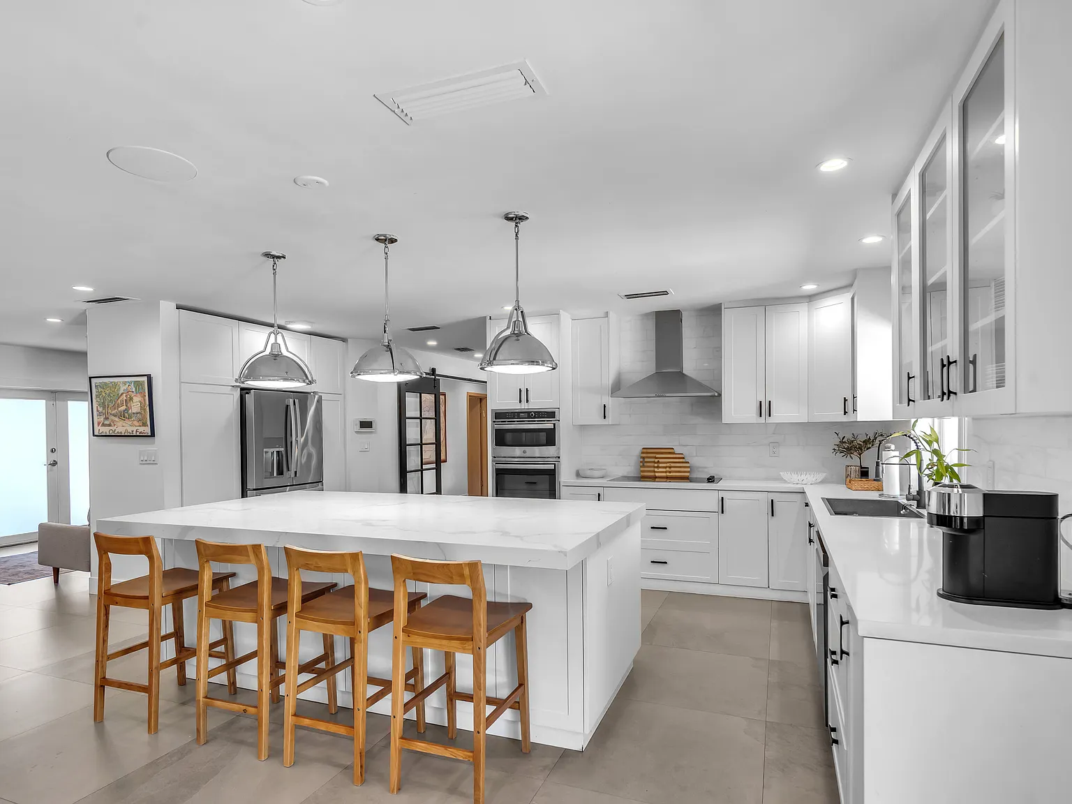 7 bed, 4150 sqft, $19,000 — Photo 2