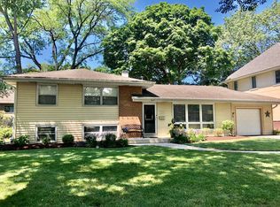 647 S Sleight St, Naperville, IL 60540