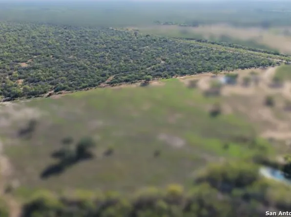 601 Co Rd 642, Yancey, TX 78886