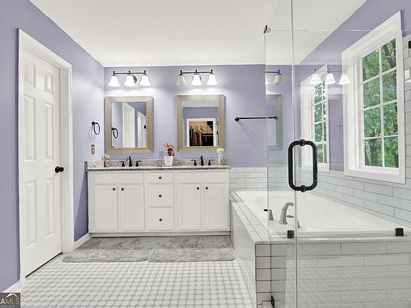3rd image of 2818 Stockbridge Way