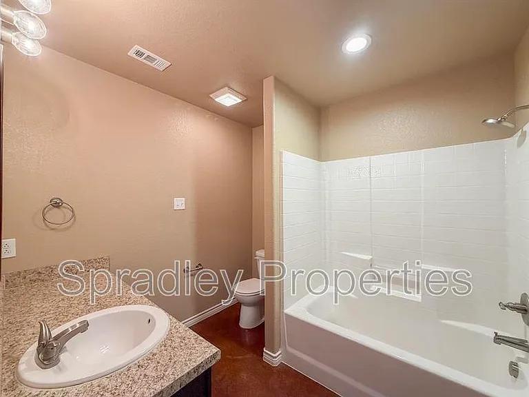 642 Laila Ln — Photo 20