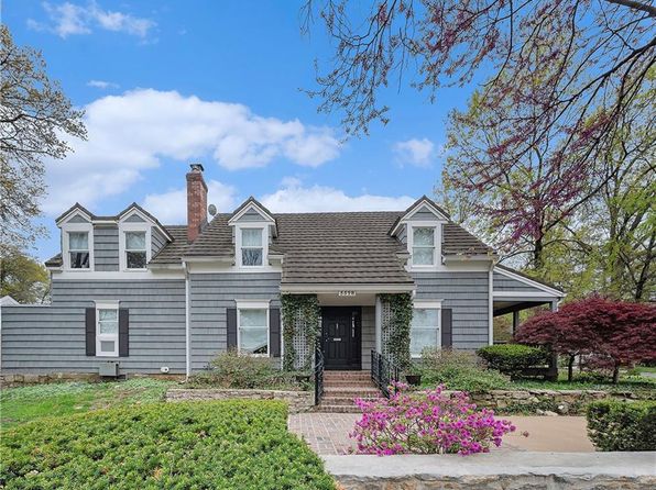 5528 Suwanee Rd, Fairway, KS 66205