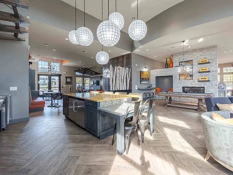 Business Center with Wi-Fi & Coworking Spaces