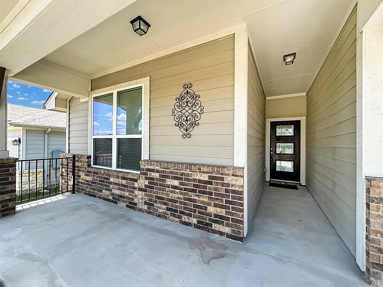 558 Bridgestone Way — Photo 6