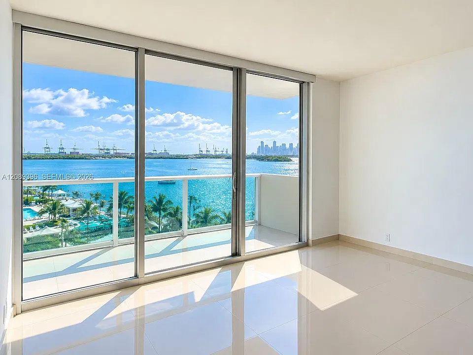1200 West Ave #830
