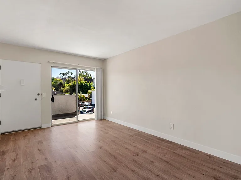 Ave 59 - Highland Park Apartments(Rivendell) — Photo 6