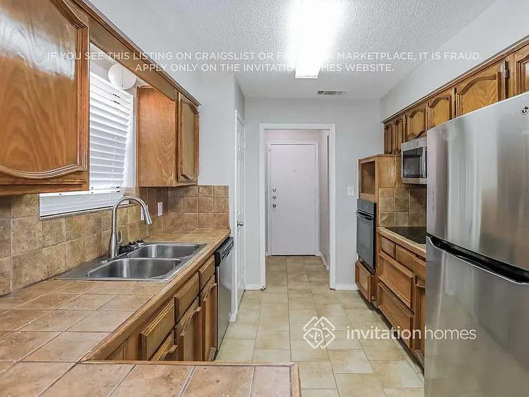 203 Bowie St — Photo 4