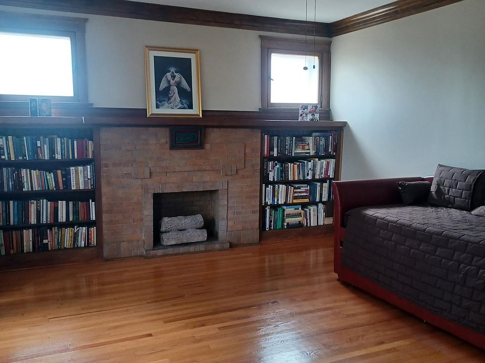 1st image of 116 N Austin Blvd APT 3