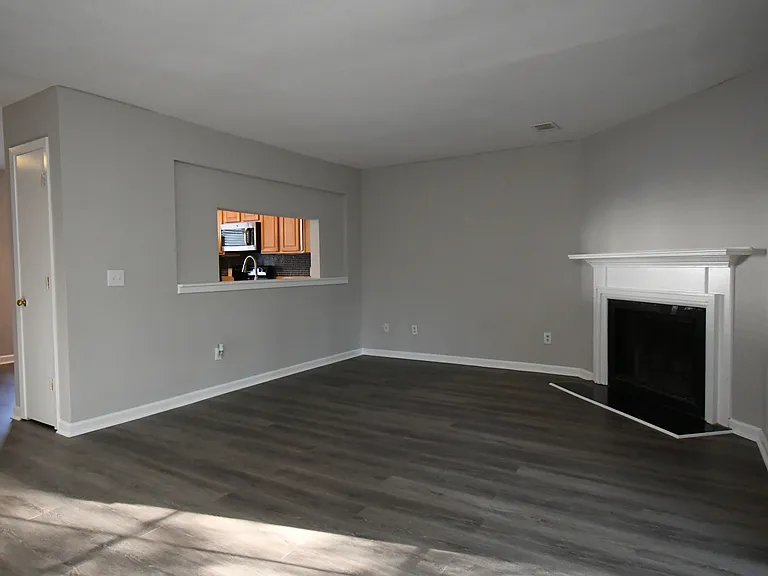1804 Queen Anne Ct — Photo 5