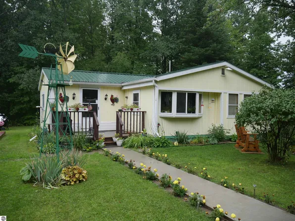 8720 Ora Lake Rd, Hale, MI 48739