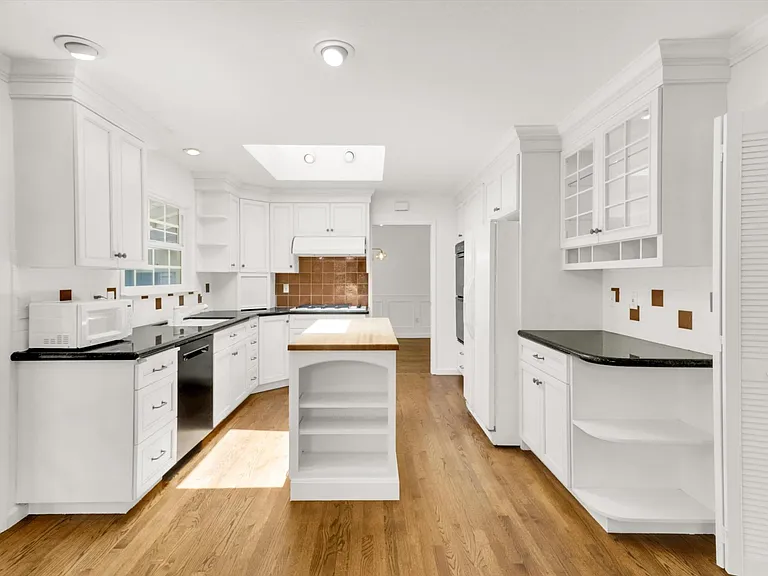 1064 Westridge Ave — Photo 11