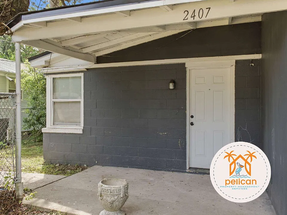 2407 W Lakeview Ave