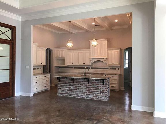 2nd image of 122 N Montauban Dr