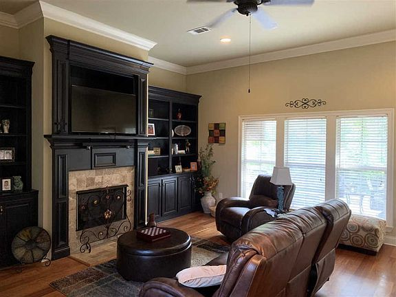 5th image of 144 W Pinebrook Dr