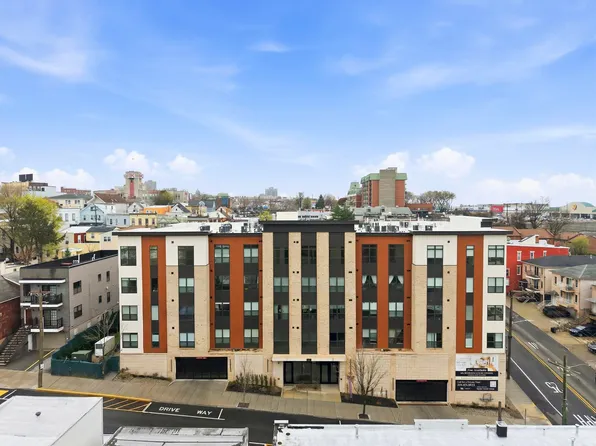 649 38th St, Union City, NJ 07087