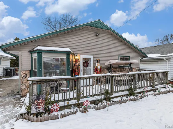 7866 Dudley St, Taylor, MI 48180
