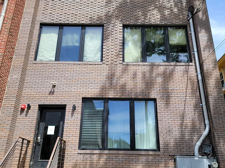 433 N 35th St #1R — Photo 17