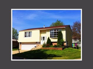 68 Highbury Dr, Elgin, IL 60120