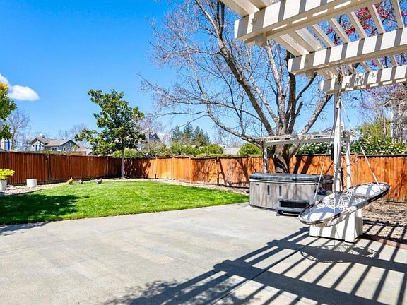 5th image of 909 Claret Ct
