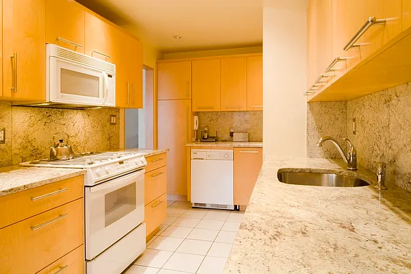 Sold by Sloane Square | media 7