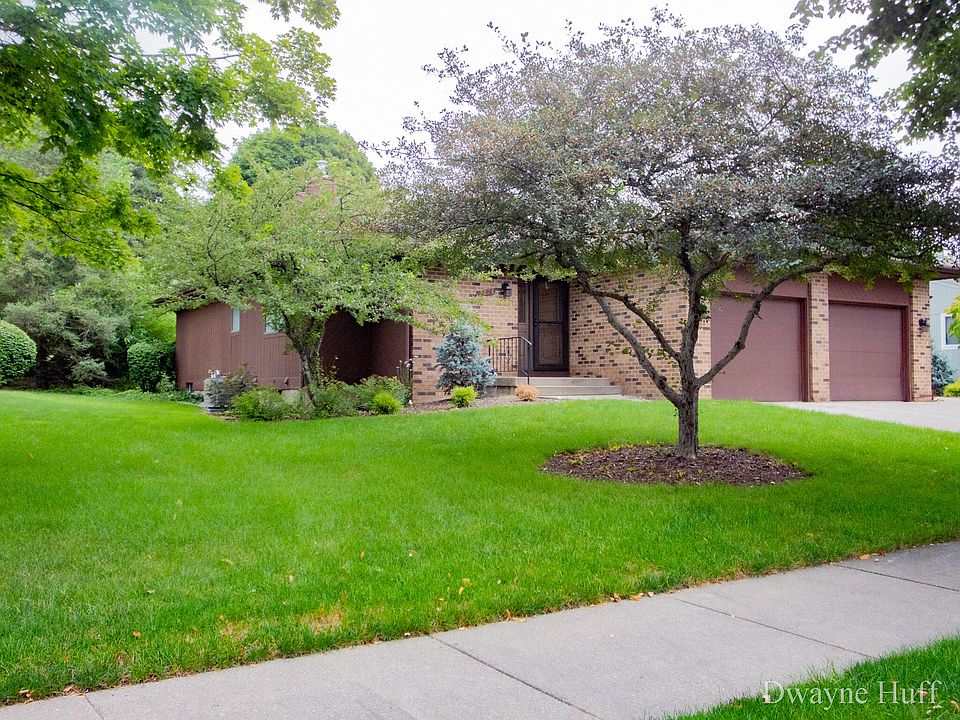 1st image of 2073 Cranbrook Dr NE