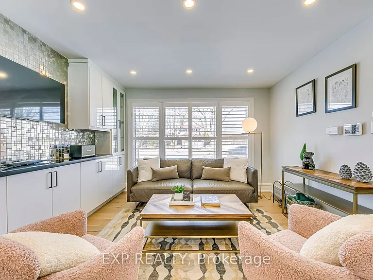 322 Mary St — Photo 6