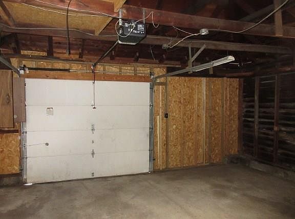 4th image of 301 Pearl St