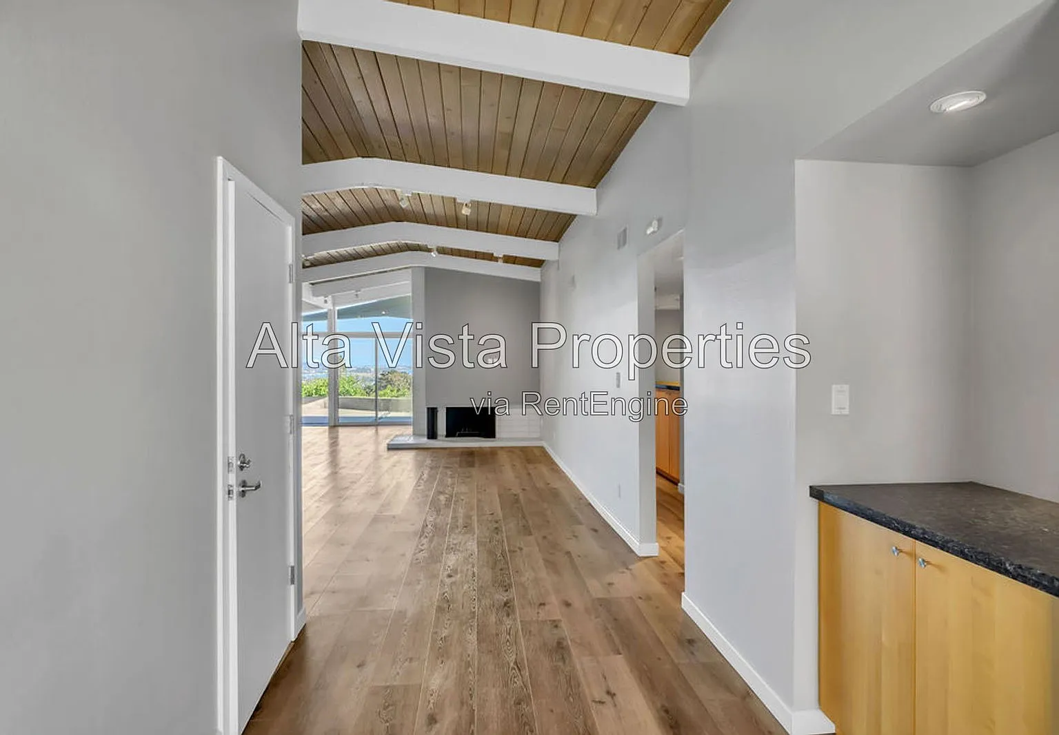 3 bed, 2.0 bath, 1792 sqft, $6,550 — Photo 4