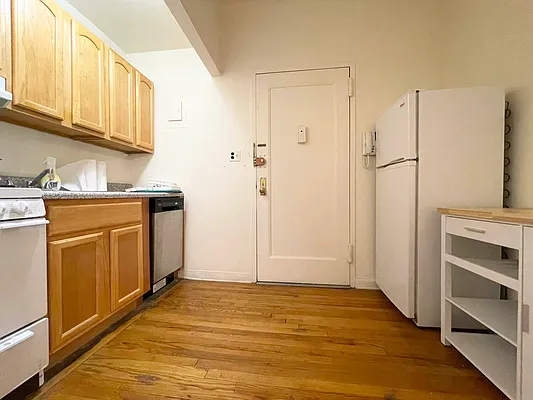 Rented by Douglas Elliman | media 15