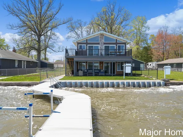 3179 Sandy Beach St, Wayland, MI 49348
