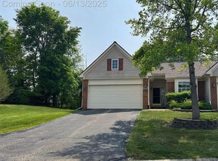 4522 Willow View Ct, Howell, MI 48843