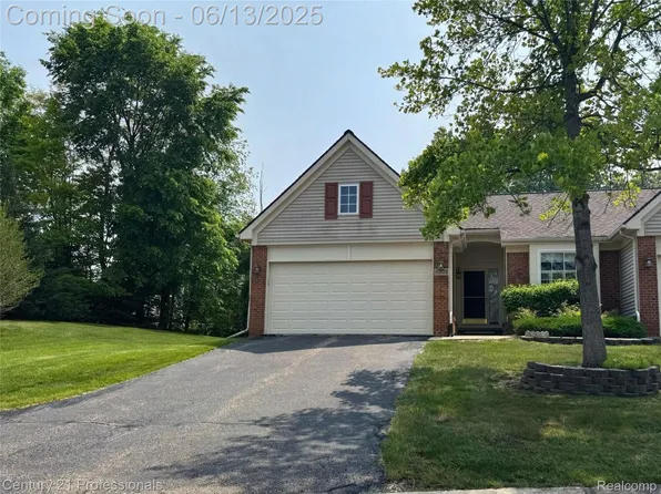 4522 Willow View Ct, Howell, MI 48843