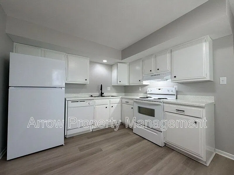 2 bed, 1.0 bath, $950 — Photo 1