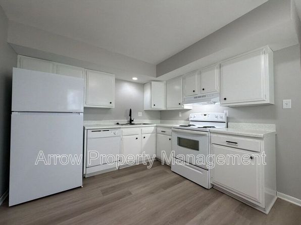 440 Moffitt St APT 5