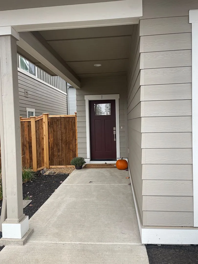 202- 61540 Lucia St BW — Photo 3