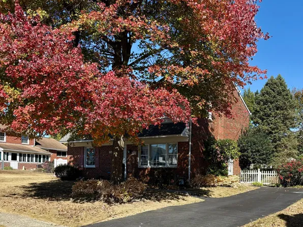 4955 Jefferson Dr, Brookhaven, PA 19015