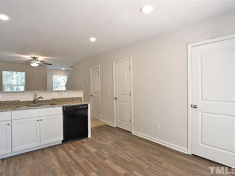 918 E Green St #E103 — Photo 8