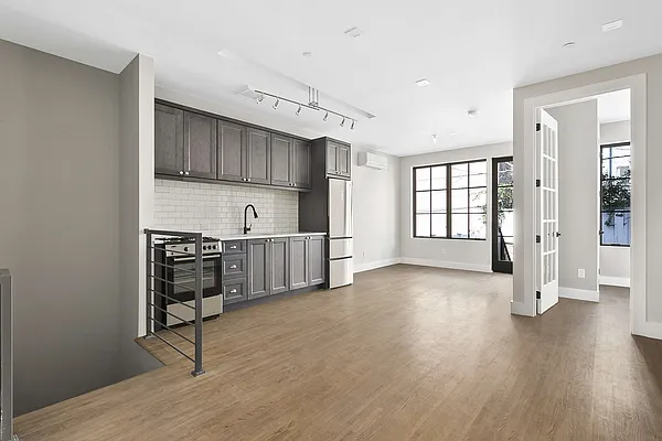 Rented by Compass | media 7