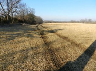 950 E Breedlove Dr, Sturgeon, MO 65284