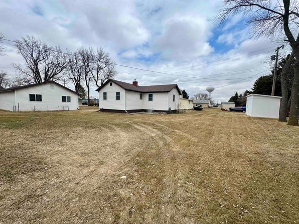 105 2nd St SE, Surrey, ND 58785